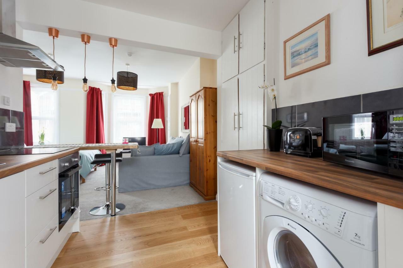 Stylish Town Centre Apartment Close To Beach And Shops 본머스 외부 사진